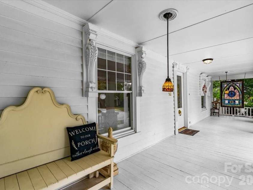 501 2nd Avenue, Lexington, NC 27292.  MLS# CAR4402611, YatesRealty ID 37032. 
