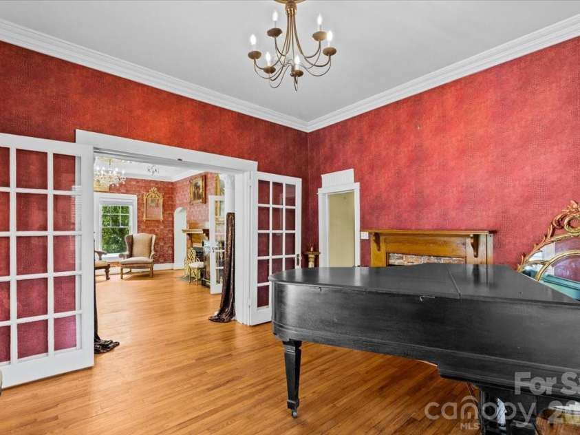 501 2nd Avenue, Lexington, NC 27292.  MLS# CAR4402611, YatesRealty ID 37032. 