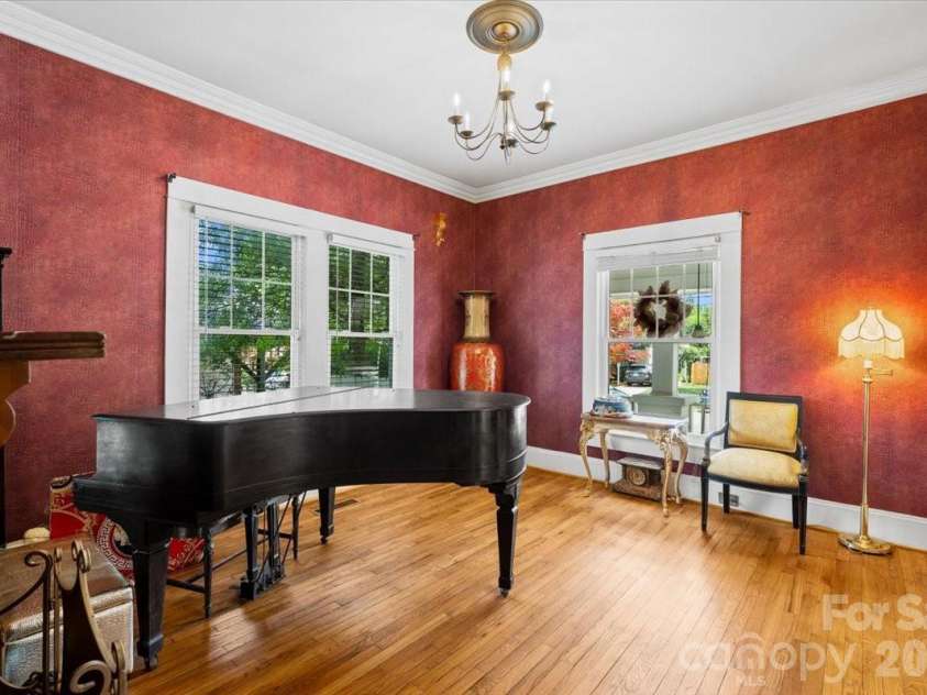 501 2nd Avenue, Lexington, NC 27292.  MLS# CAR4402611, YatesRealty ID 37032. 