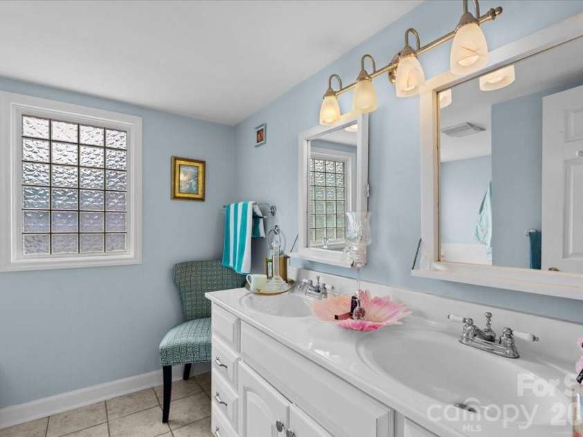 501 2nd Avenue, Lexington, NC 27292.  MLS# CAR4402611, YatesRealty ID 37032. 