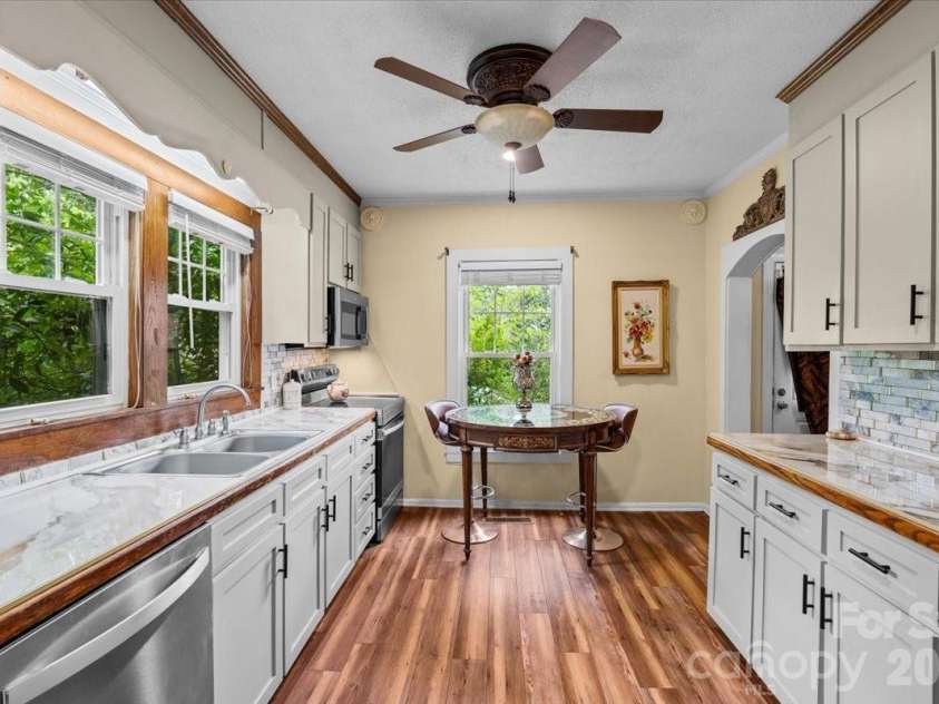 501 2nd Avenue, Lexington, NC 27292.  MLS# CAR4402611, YatesRealty ID 37032. 