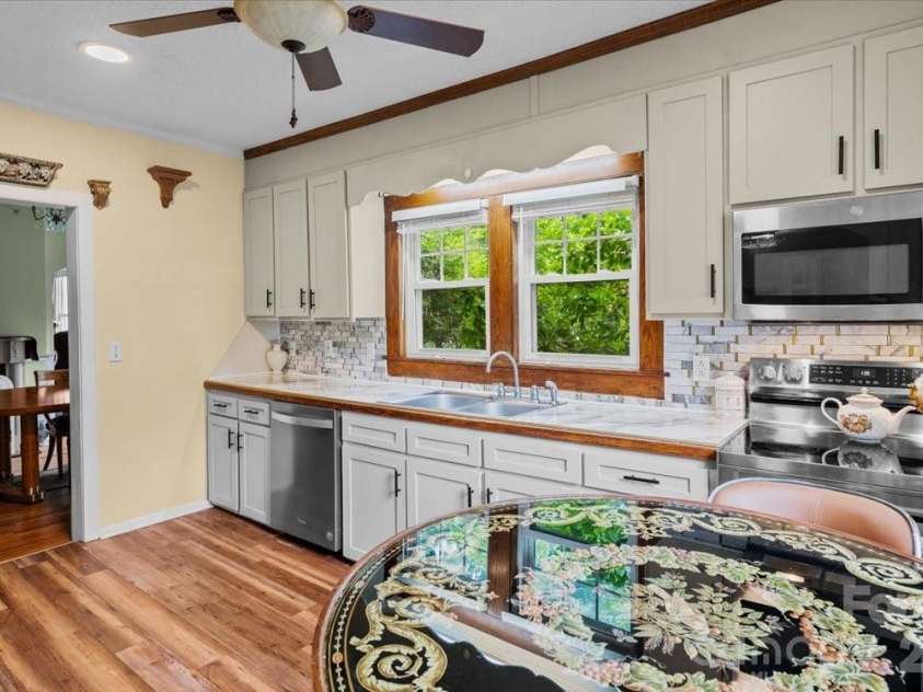 501 2nd Avenue, Lexington, NC 27292.  MLS# CAR4402611, YatesRealty ID 37032. 
