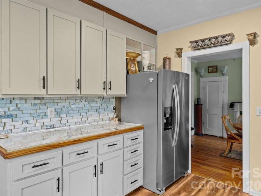 501 2nd Avenue, Lexington, NC 27292.  MLS# CAR4402611, YatesRealty ID 37032. 