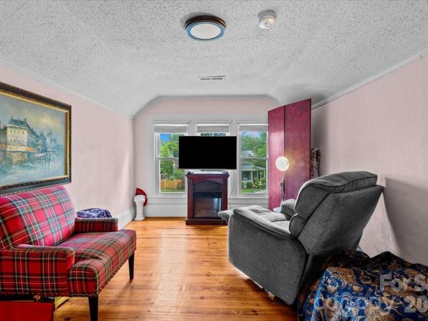 501 2nd Avenue, Lexington, NC 27292.  MLS# CAR4402611, YatesRealty ID 37032. 