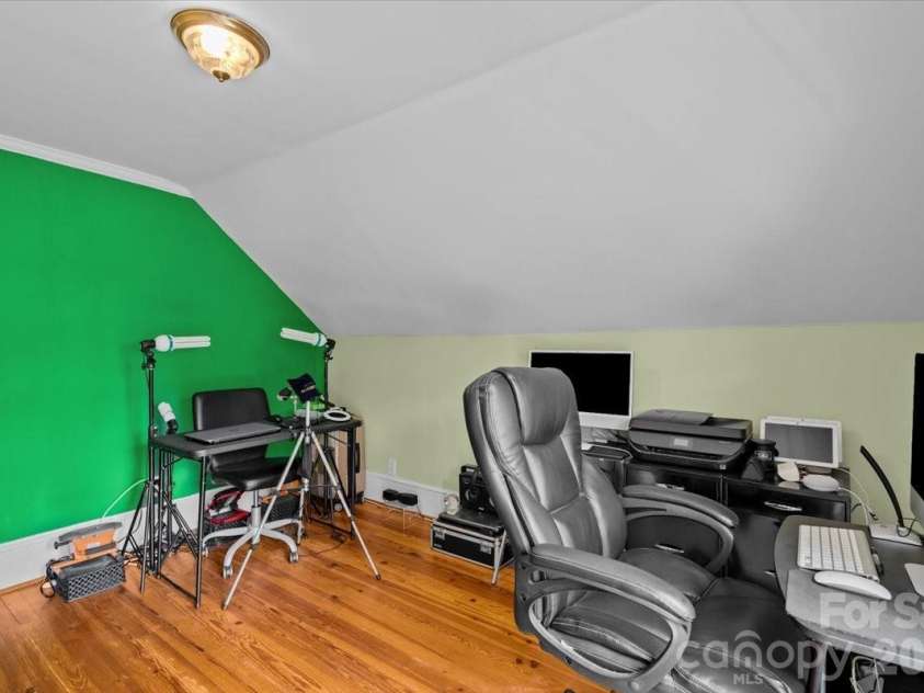 501 2nd Avenue, Lexington, NC 27292.  MLS# CAR4402611, YatesRealty ID 37032. 