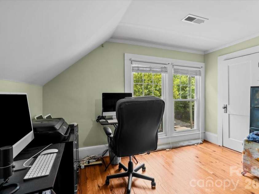 501 2nd Avenue, Lexington, NC 27292.  MLS# CAR4402611, YatesRealty ID 37032. 