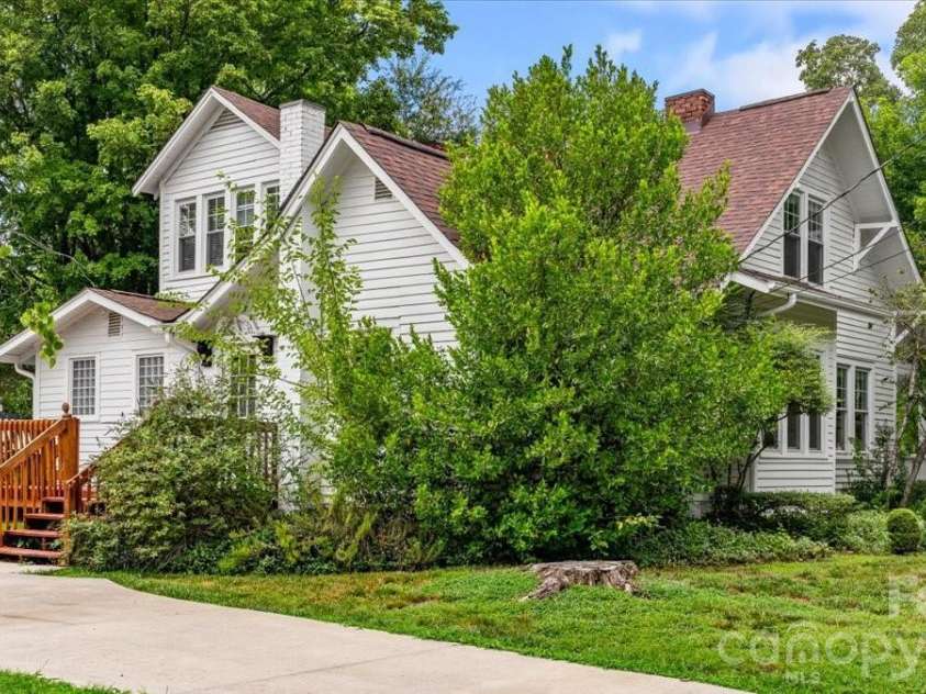 501 2nd Avenue, Lexington, NC 27292.  MLS# CAR4402611, YatesRealty ID 37032. 