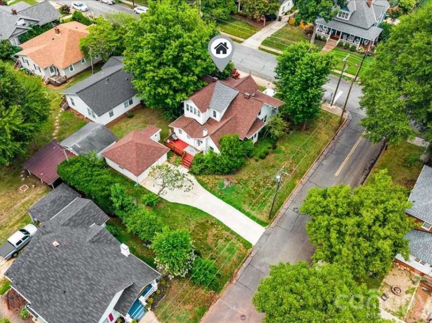 501 2nd Avenue, Lexington, NC 27292.  MLS# CAR4402611, YatesRealty ID 37032. 