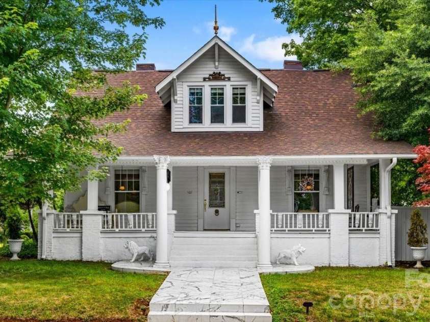 501 2nd Avenue, Lexington, NC 27292.  MLS# CAR4402611, YatesRealty ID 37032. 