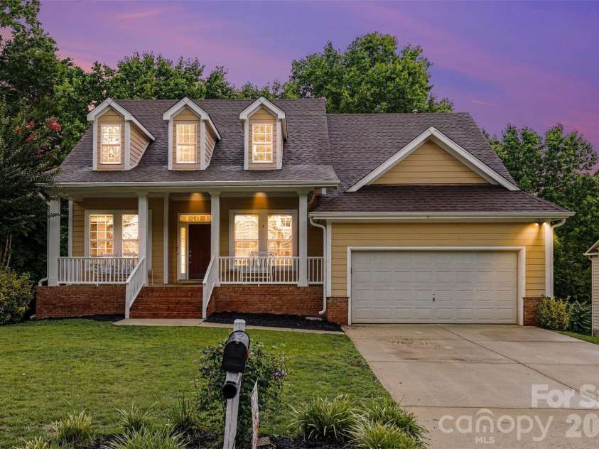 1417 Autumn Ridge Lane, Fort Mill, SC 29708.  MLS# CAR4392063, YatesRealty ID 37033. 