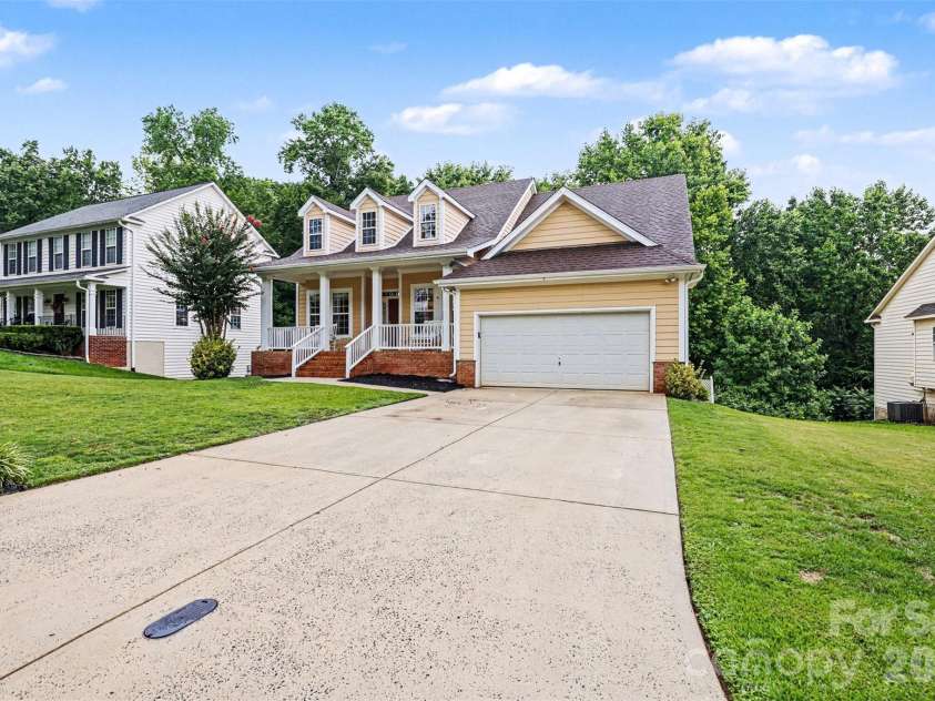 1417 Autumn Ridge Lane, Fort Mill, SC 29708.  MLS# CAR4392063, YatesRealty ID 37033. 