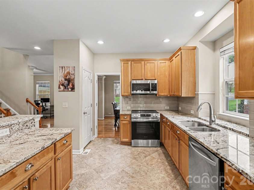 1417 Autumn Ridge Lane, Fort Mill, SC 29708.  MLS# CAR4392063, YatesRealty ID 37033. 