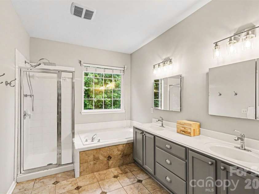 1417 Autumn Ridge Lane, Fort Mill, SC 29708.  MLS# CAR4392063, YatesRealty ID 37033. 
