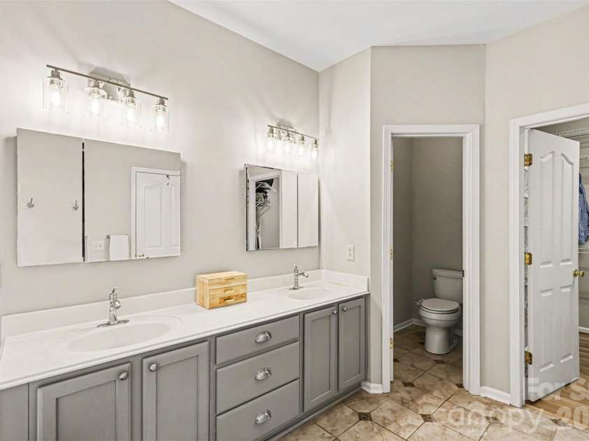 1417 Autumn Ridge Lane, Fort Mill, SC 29708.  MLS# CAR4392063, YatesRealty ID 37033. 