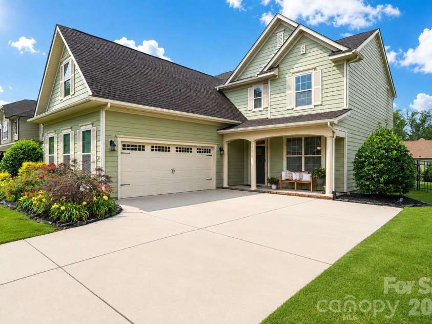 17516 Austins Creek Drive, Charlotte, NC 28278.  MLS# CAR4386334, YatesRealty ID 37034. 