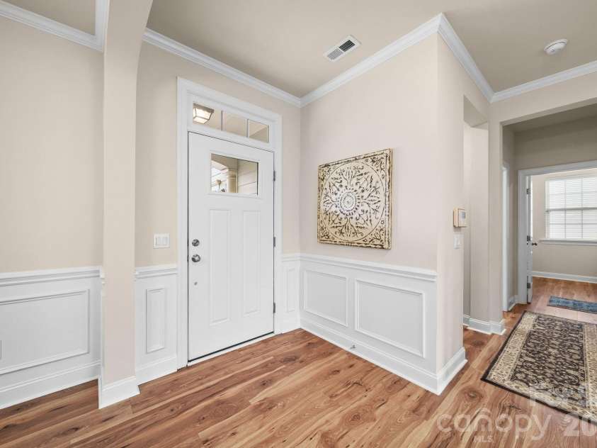 17516 Austins Creek Drive, Charlotte, NC 28278.  MLS# CAR4386334, YatesRealty ID 37034. 
