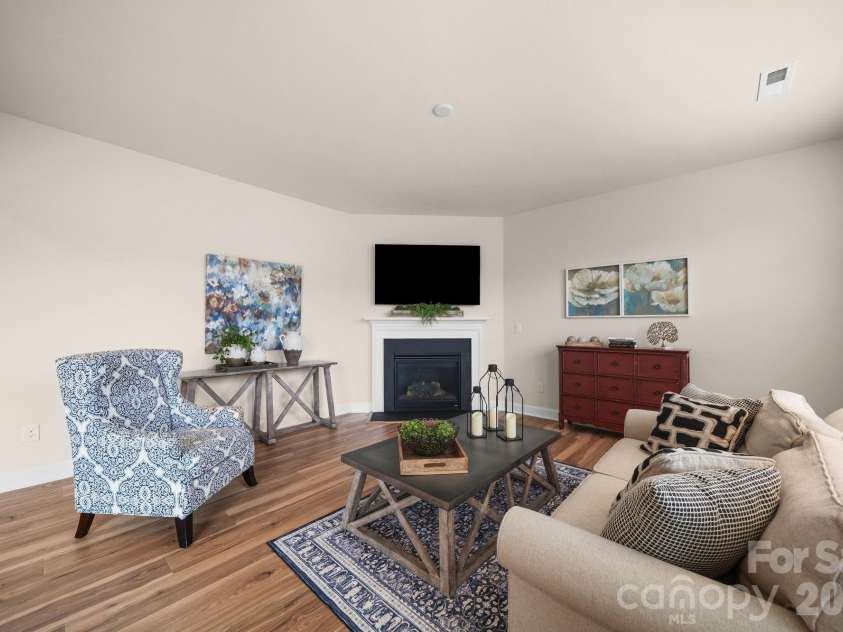 17516 Austins Creek Drive, Charlotte, NC 28278.  MLS# CAR4386334, YatesRealty ID 37034. 