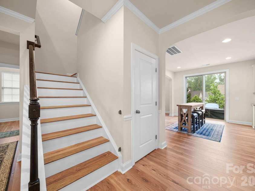 17516 Austins Creek Drive, Charlotte, NC 28278.  MLS# CAR4386334, YatesRealty ID 37034. 
