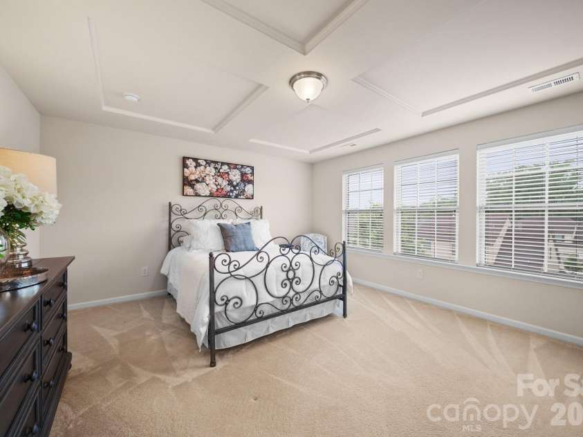 17516 Austins Creek Drive, Charlotte, NC 28278.  MLS# CAR4386334, YatesRealty ID 37034. 