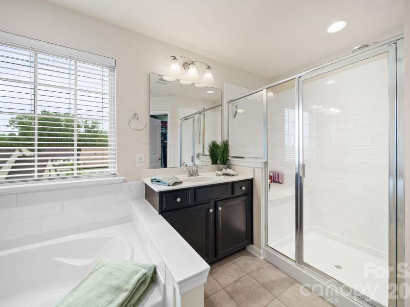 17516 Austins Creek Drive, Charlotte, NC 28278.  MLS# CAR4386334, YatesRealty ID 37034. 