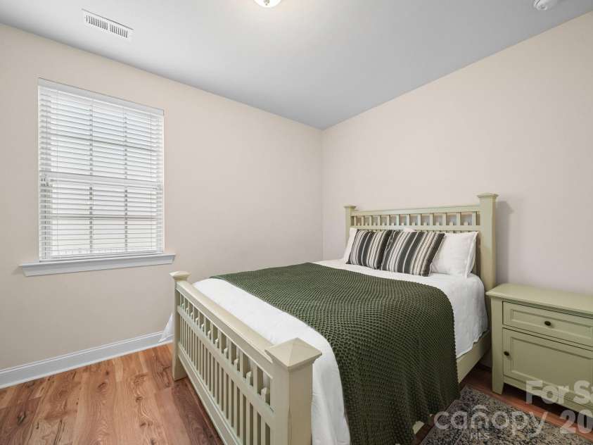 17516 Austins Creek Drive, Charlotte, NC 28278.  MLS# CAR4386334, YatesRealty ID 37034. 