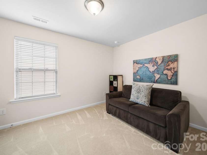17516 Austins Creek Drive, Charlotte, NC 28278.  MLS# CAR4386334, YatesRealty ID 37034. 