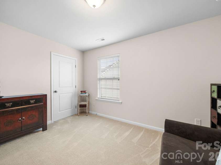 17516 Austins Creek Drive, Charlotte, NC 28278.  MLS# CAR4386334, YatesRealty ID 37034. 