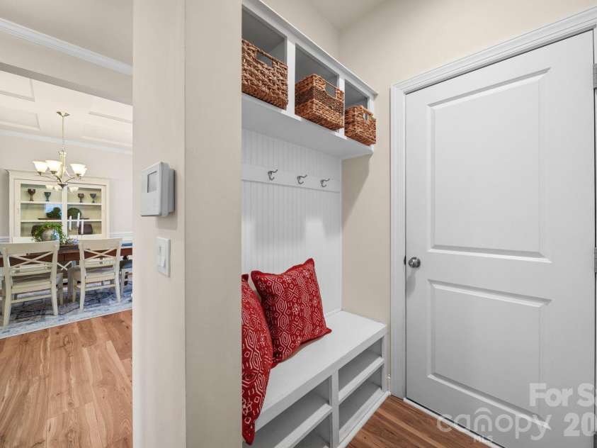 17516 Austins Creek Drive, Charlotte, NC 28278.  MLS# CAR4386334, YatesRealty ID 37034. 