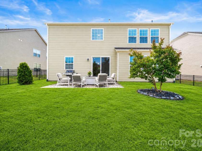 17516 Austins Creek Drive, Charlotte, NC 28278.  MLS# CAR4386334, YatesRealty ID 37034. 