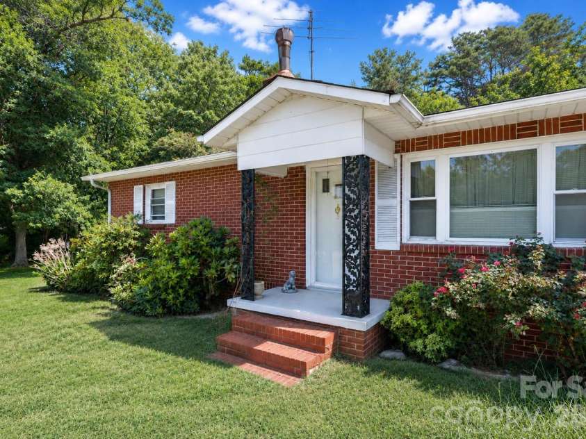 166 Wright Lane, Statesville, NC 28677.  MLS# CAR4400520, YatesRealty ID 37035. 