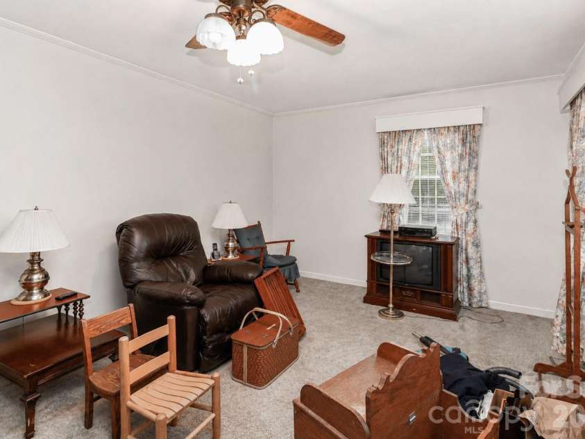 166 Wright Lane, Statesville, NC 28677.  MLS# CAR4400520, YatesRealty ID 37035. 