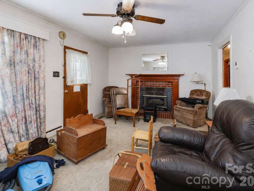 166 Wright Lane, Statesville, NC 28677.  MLS# CAR4400520, YatesRealty ID 37035. 