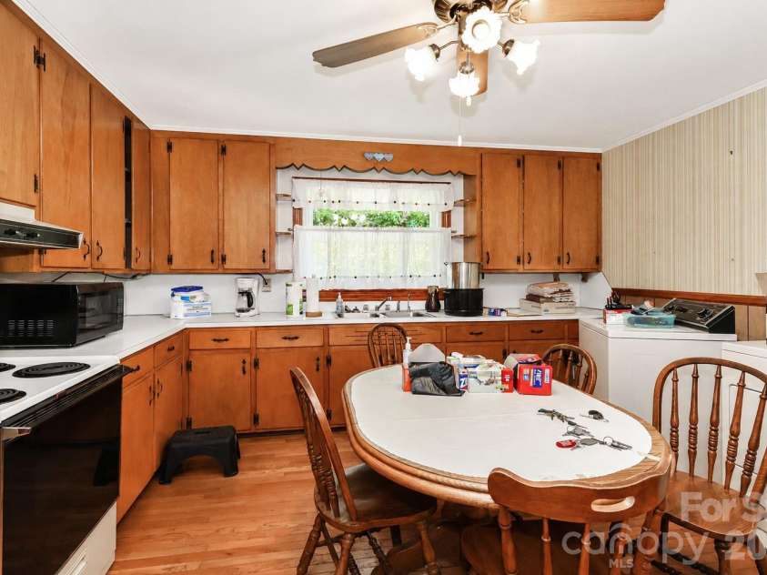 166 Wright Lane, Statesville, NC 28677.  MLS# CAR4400520, YatesRealty ID 37035. 