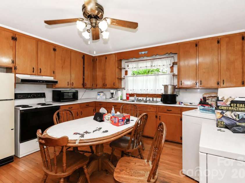 166 Wright Lane, Statesville, NC 28677.  MLS# CAR4400520, YatesRealty ID 37035. 