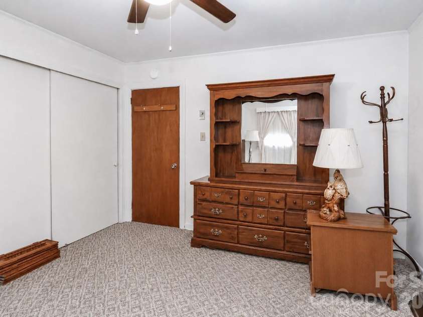 166 Wright Lane, Statesville, NC 28677.  MLS# CAR4400520, YatesRealty ID 37035. 