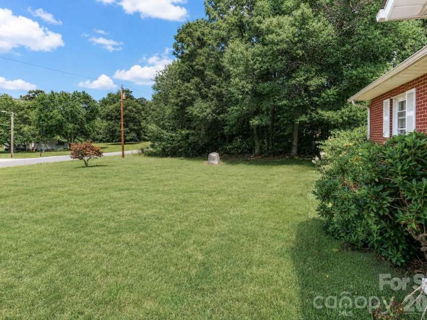 166 Wright Lane, Statesville, NC 28677.  MLS# CAR4400520, YatesRealty ID 37035. 
