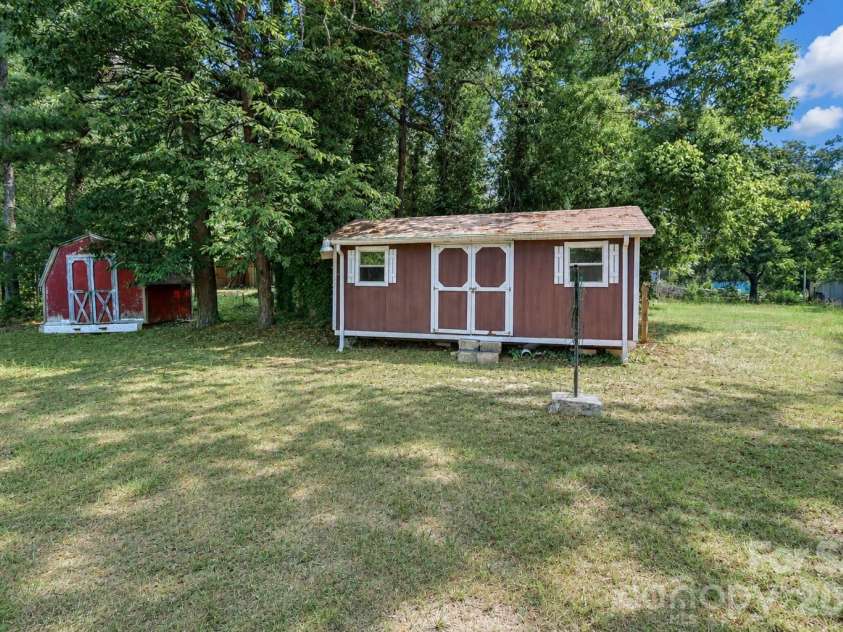 166 Wright Lane, Statesville, NC 28677.  MLS# CAR4400520, YatesRealty ID 37035. 