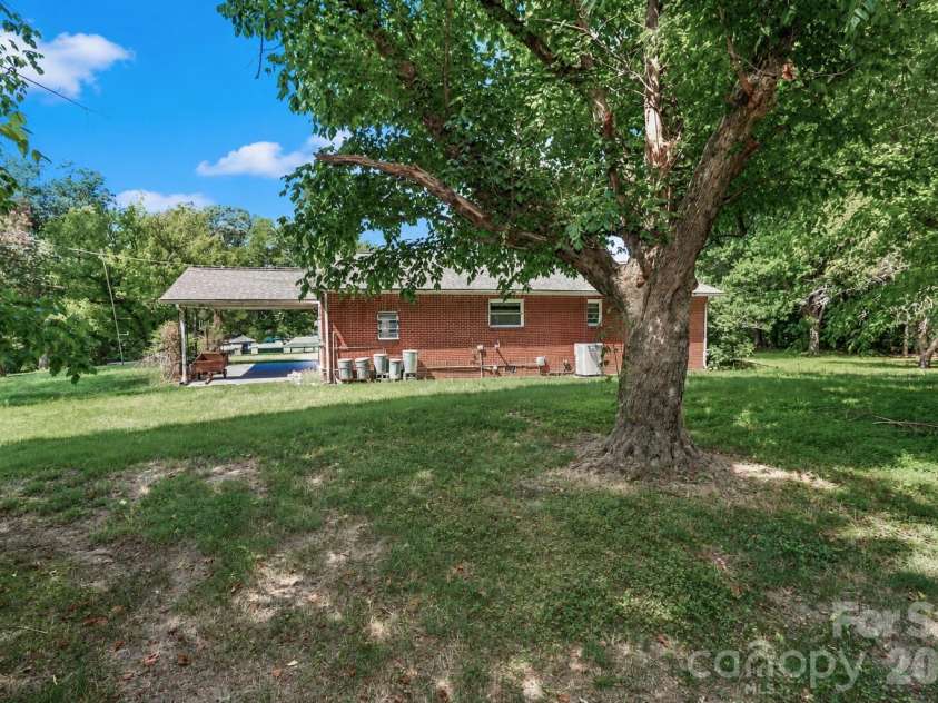 166 Wright Lane, Statesville, NC 28677.  MLS# CAR4400520, YatesRealty ID 37035. 