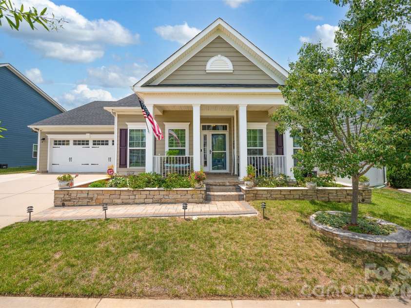 11216 Vanguard Parkway, Huntersville, NC 28078.  MLS# CAR4404073, YatesRealty ID 37037. 