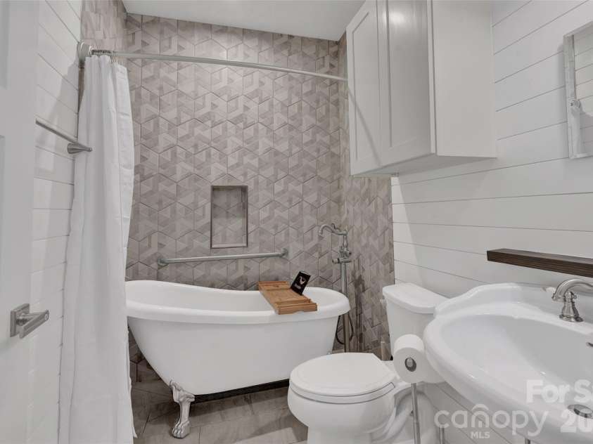 11216 Vanguard Parkway, Huntersville, NC 28078.  MLS# CAR4404073, YatesRealty ID 37037. 