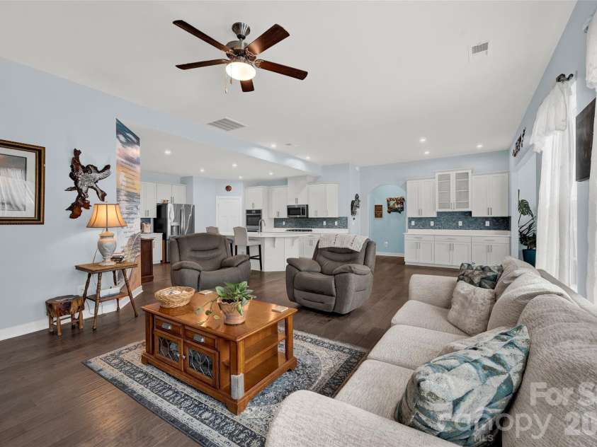 11216 Vanguard Parkway, Huntersville, NC 28078.  MLS# CAR4404073, YatesRealty ID 37037. 