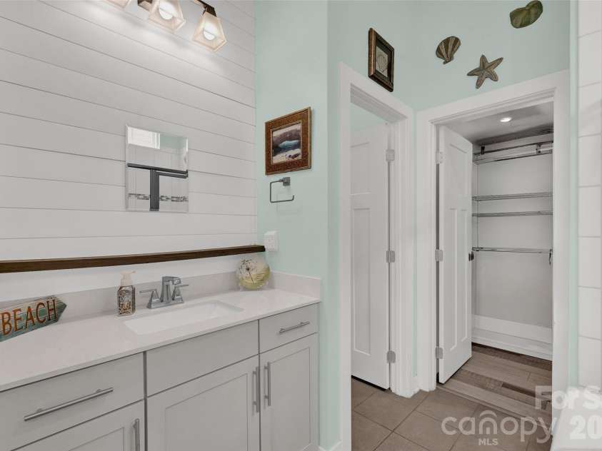 11216 Vanguard Parkway, Huntersville, NC 28078.  MLS# CAR4404073, YatesRealty ID 37037. 