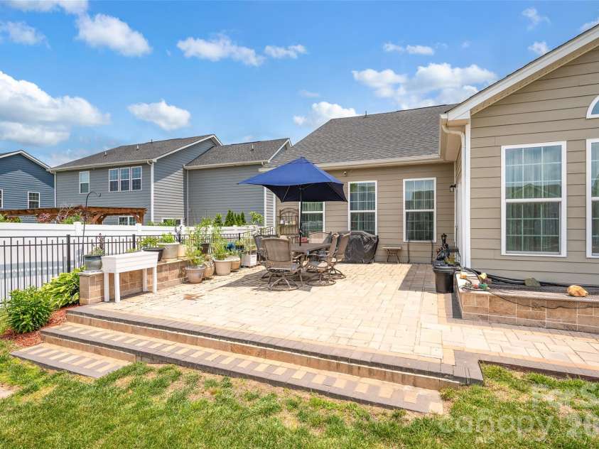 11216 Vanguard Parkway, Huntersville, NC 28078.  MLS# CAR4404073, YatesRealty ID 37037. 