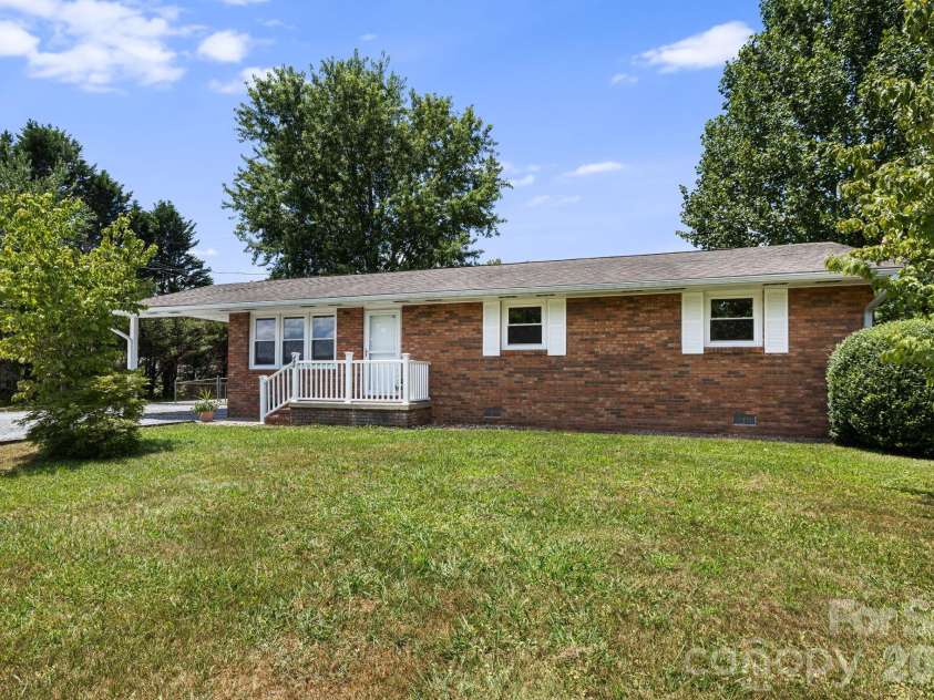490 ecusta Road, Brevard, NC 28712.  MLS# CAR4402945, YatesRealty ID 37040. 