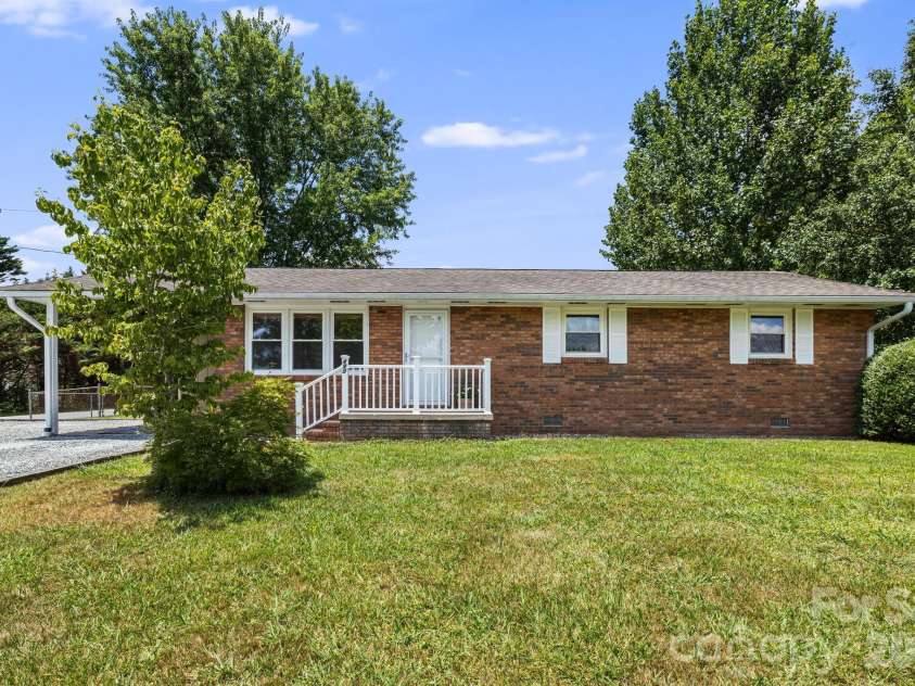 490 ecusta Road, Brevard, NC 28712.  MLS# CAR4402945, YatesRealty ID 37040. 