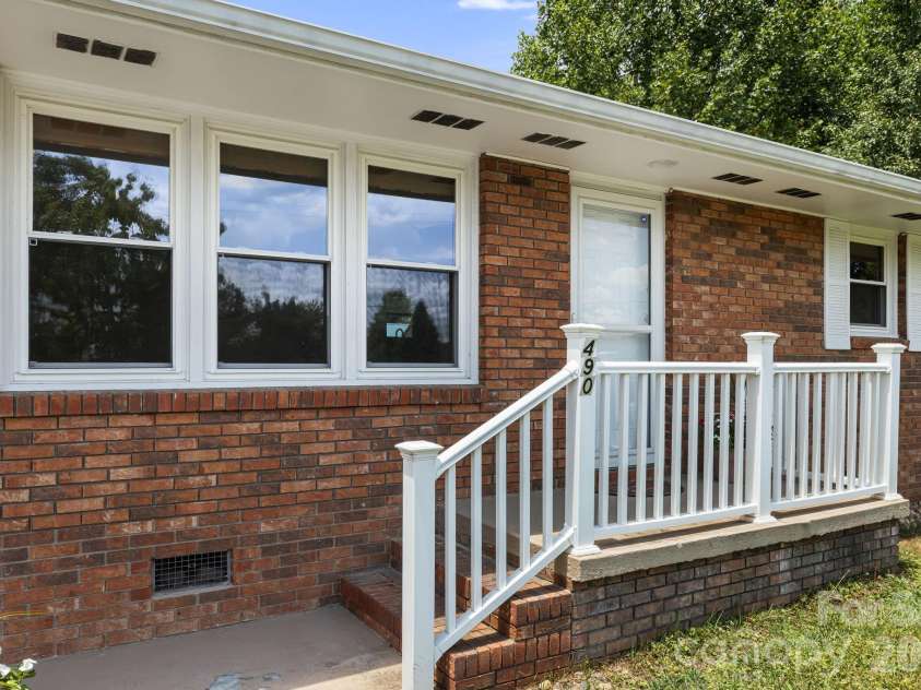 490 ecusta Road, Brevard, NC 28712.  MLS# CAR4402945, YatesRealty ID 37040. 