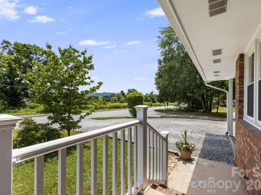 490 ecusta Road, Brevard, NC 28712.  MLS# CAR4402945, YatesRealty ID 37040. 