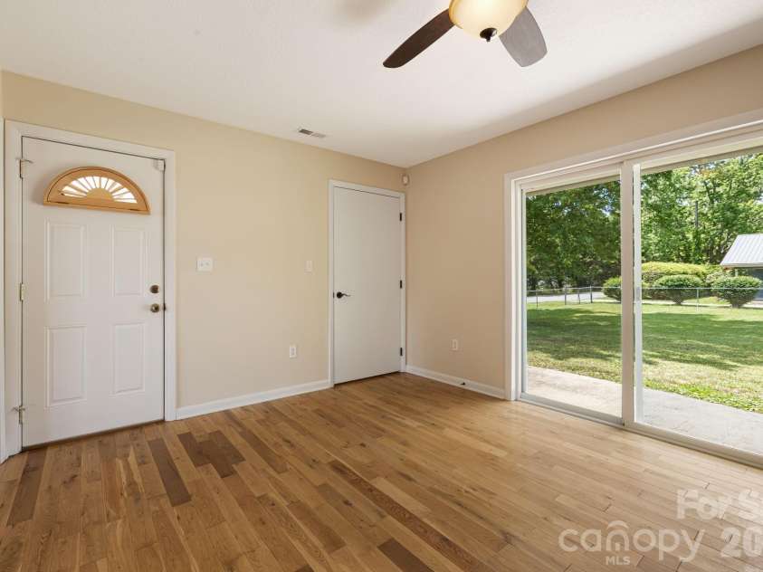 490 ecusta Road, Brevard, NC 28712.  MLS# CAR4402945, YatesRealty ID 37040. 