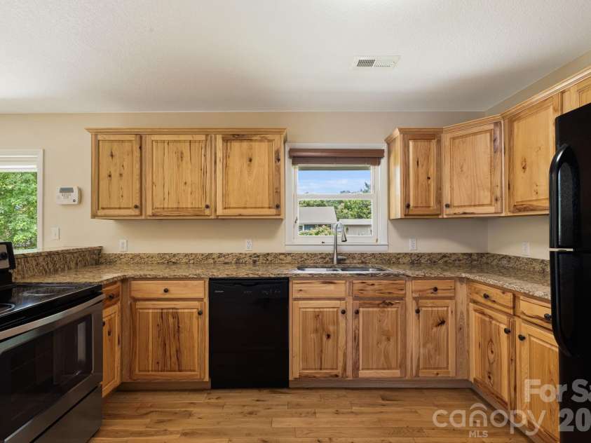 490 ecusta Road, Brevard, NC 28712.  MLS# CAR4402945, YatesRealty ID 37040. 