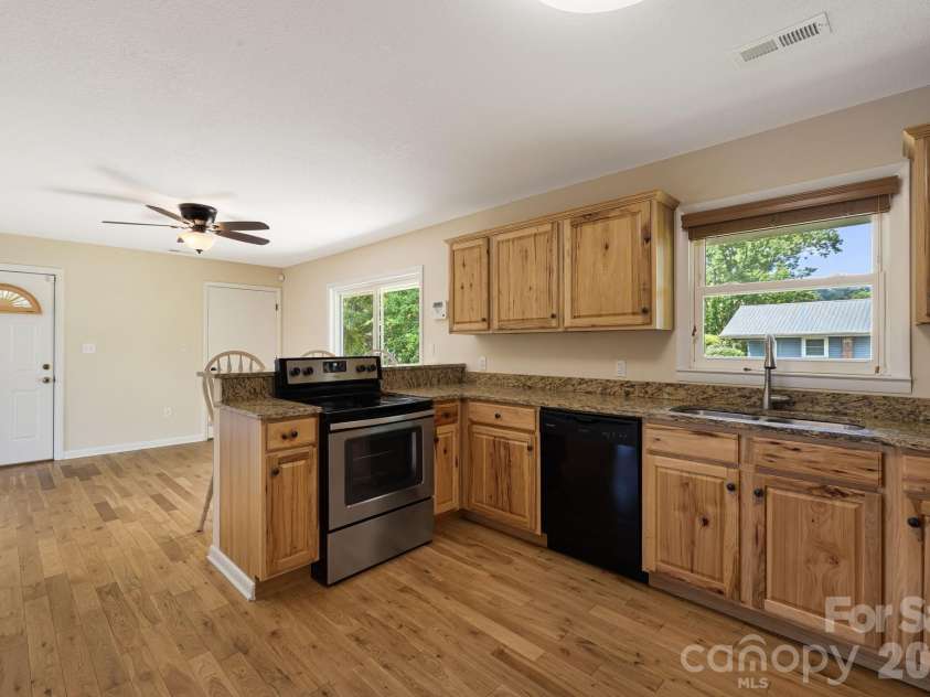 490 ecusta Road, Brevard, NC 28712.  MLS# CAR4402945, YatesRealty ID 37040. 